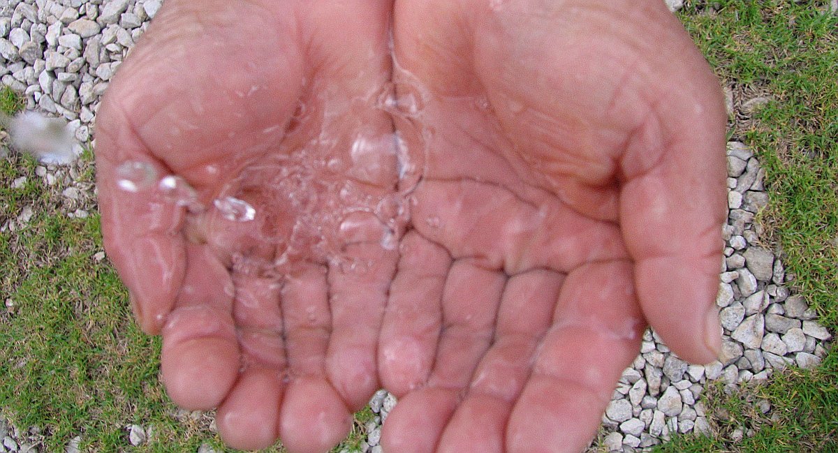 Agua en tus manos
